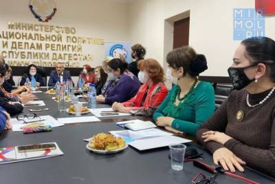 Энрик Муслимов - В Махачкале прошел круглый стол «Мы — за мир без зла и насилия, за счастливое будущее наших детей» - mirmol.ru - Махачкала - респ. Дагестан