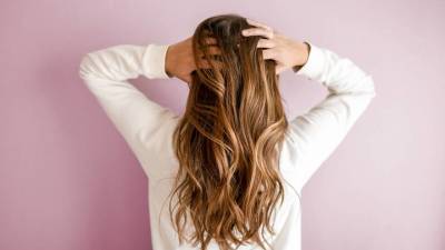 Трихолог назвала два витамина против выпадения волос, которые можно пить всем