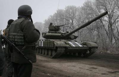Поставки оружия Украине подрывают мирное урегулирование в Донбассе