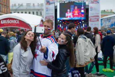 Хоккейные болельщики Петербурга поделились воспоминаниями о домашних чемпионатах мира