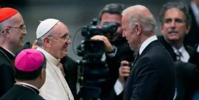 Папа Римский Франциск принял Байдена с супругой в Ватикане