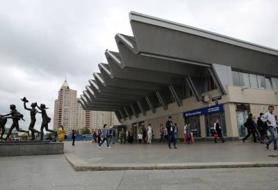 На севере Петербурга возник серьезный затор у метро «Пионерская»