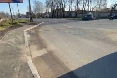 Искусственную дорожную неровность установили на улице Рельсовой в Пскове