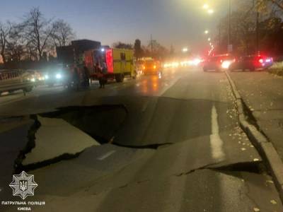 В Киеве произошел масштабный сдвиг асфальта на проезжей части