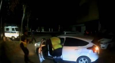 В Чебоксарах пьяный водитель увез с собой сотрудника полиции, который пытался его остановить