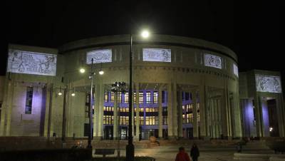 Российскую национальную библиотеку украсили световыми мозаиками