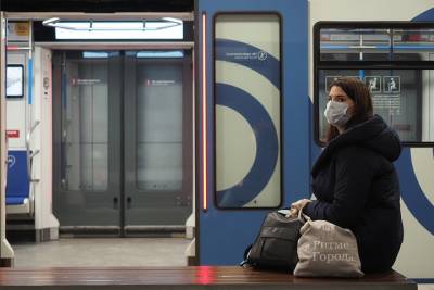 Количество пассажиров в московском метро снизилось на 27 процентов в первый нерабочий день