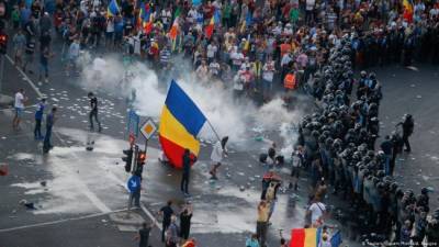 В Румынии прошли массовые протесты против коронавирусных ограничений