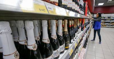 Эксперт рассказал, стоит ли заранее покупать шампанское к Новому году