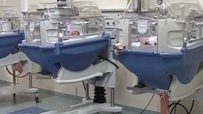 Медсестру во Флориде уволили за фотографию ребенка с врожденным дефектом