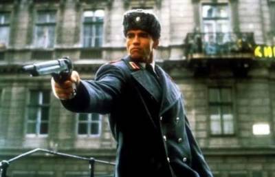 Что за «советский» пистолет держит герой Арнольда Шварценеггера