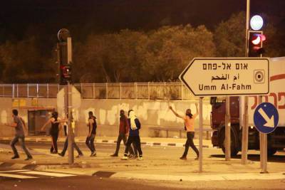 В Умм-эль-Фахме уничтожили граффити в память террористов, убивших полицейских