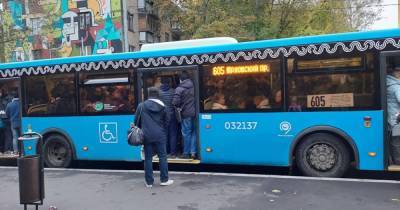 Россияне массово пожаловались на переполненные автобусы