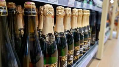 Эксперт рассказал, как изменятся цены на шампанское к Новому году