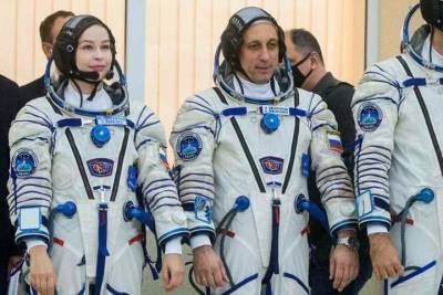 Госкомиссия 4 октября утвердит киноэкипаж для полета на МКС