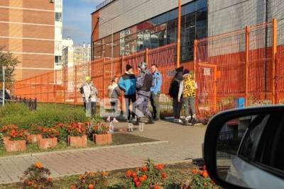 Мужчина напал с перцовым баллончиком на охранника школы в Красноярске