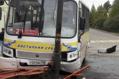 В Ангарске маршрутный автобус попал в ДТП