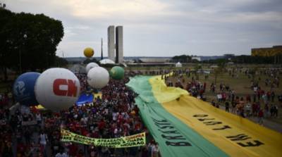 В Бразилии люди вышли на протесты: требовали отставки президента