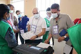 На выборах в Грузии впервые использовали электронные урны для голосования