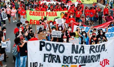 Бразильцы требуют отставки президента, который не спас их от эпидемии