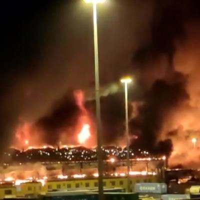 Сильный пожар охватил минувшим вечером Мост Индустрии на юге Рима