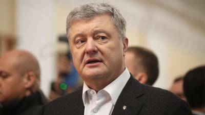 Зеленский предложил допросить Порошенко по делу о задержании россиян в Минске