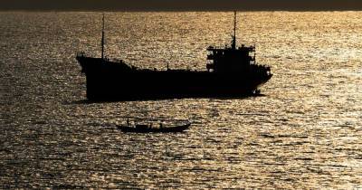 На судне в порту Бангладеш скончались украинские моряки