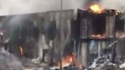 Опубликовано видео последствий падения самолета на здание в Италии