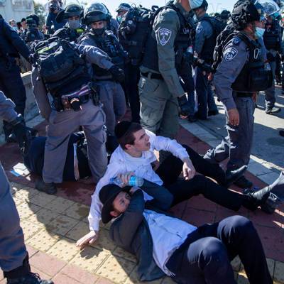 В Израиле в воскресенье проходят акции протеста против правил "антикоронавирусных пропусков"