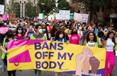 В США проходит многотысячная демонстрация против ограничения абортов