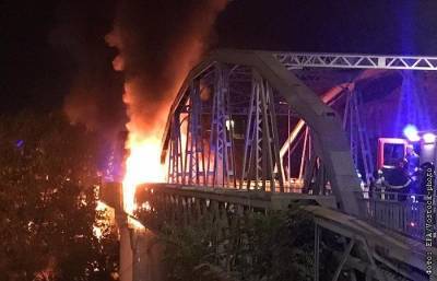 Пожар в Риме повредил старинный мост через Тибр