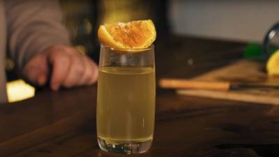 «Пора согреться»: два осенних рецепта нечайного чая с манго и белого глинтвейна