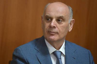 Президент Абхазии временно отстранил главу МВД из-за драки