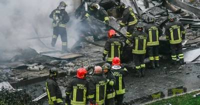 На севере Италии упал самолет, погиб пилот и семь пассажиров (ФОТО, ВИДЕО)