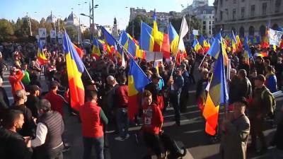 Румыния: тысячи людей протестуют против санитарных ограничений