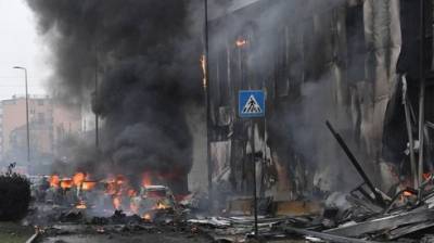 В Милане самолет врезался в дом: восемь погибших