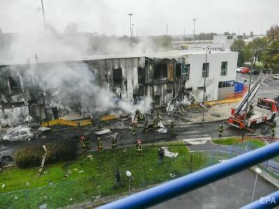 В Милане самолет с пассажирами врезался в здание, никто не выжил
