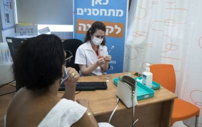 В Израиле сделали обязательной третью дозу вакцины от коронавируса
