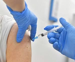 После вакцинации от коронавируса в Украине умерли 118 человек. Минздрав не связывает смерти с прививкой
