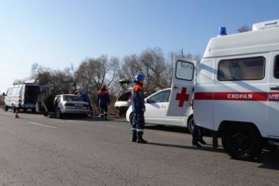 В Хабаровском крае пострадавшим в ДТП понадобилась помощь спасателей