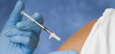 Прививка от коронавируса снижает риск заразиться штаммом «дельта» дома в 1,5 раза