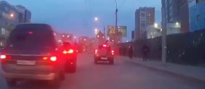 В Новосибирске мужчина переходил 8-полосную дорогу и попал под колеса внедорожника