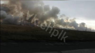 «Движение затруднено»: автомобилисты пожаловались на дым от пожара на кузбасской трассе