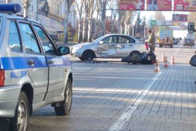 Столкновение автомобиля и мотоцикла в Донецке привело к остановке трамваев
