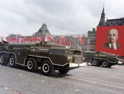 Ушел из жизни легендарный ведущий военных парадов на Красной площади