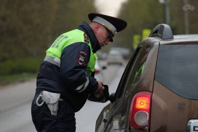 В воскресенье на дорогах Смоленска Госавтоинспекция проведет "сплошные проверки"