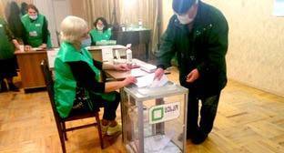 Наблюдатели в Тбилиси указали на низкую явку избирателей