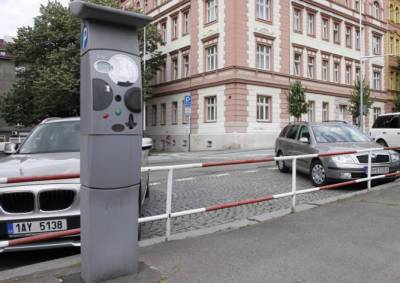 В Праге 5 и 6 появились новые синие зоны парковки