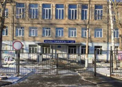 Семиклассница в Новосибирске попала в больницу после драки с другой школьницей