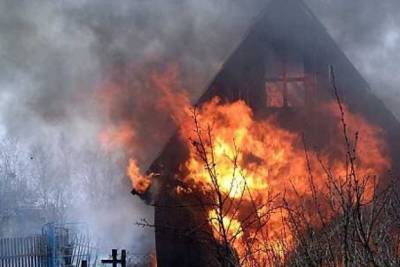 Обгоревшее тело обнаружили пожарные при тушении дома в Чите